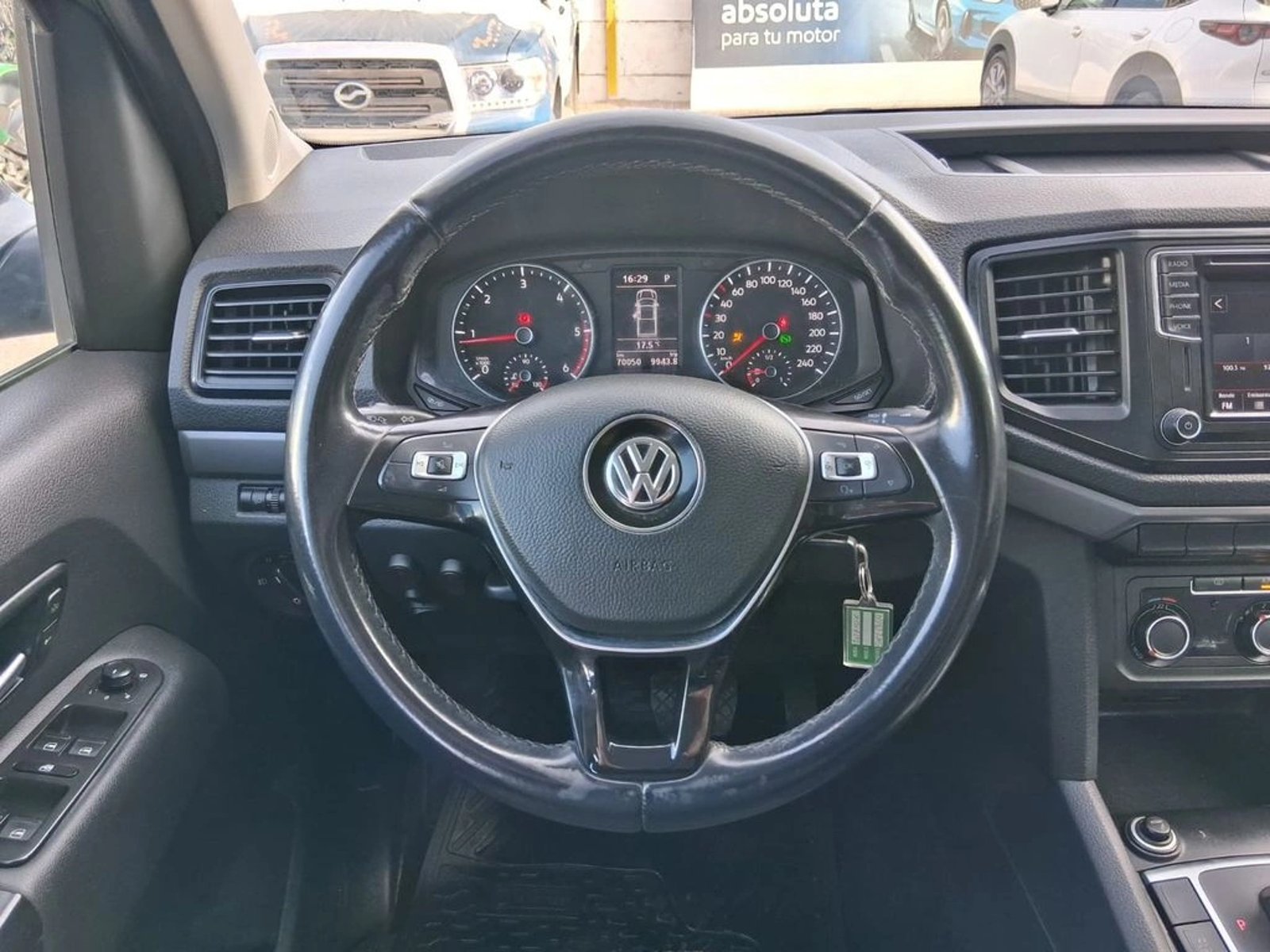 VOLKSWAGEN AMAROK 2.0 COMFORTLINE TDI DOHC 4X4 2.0 AT 2023 - Imagen 10 de 20