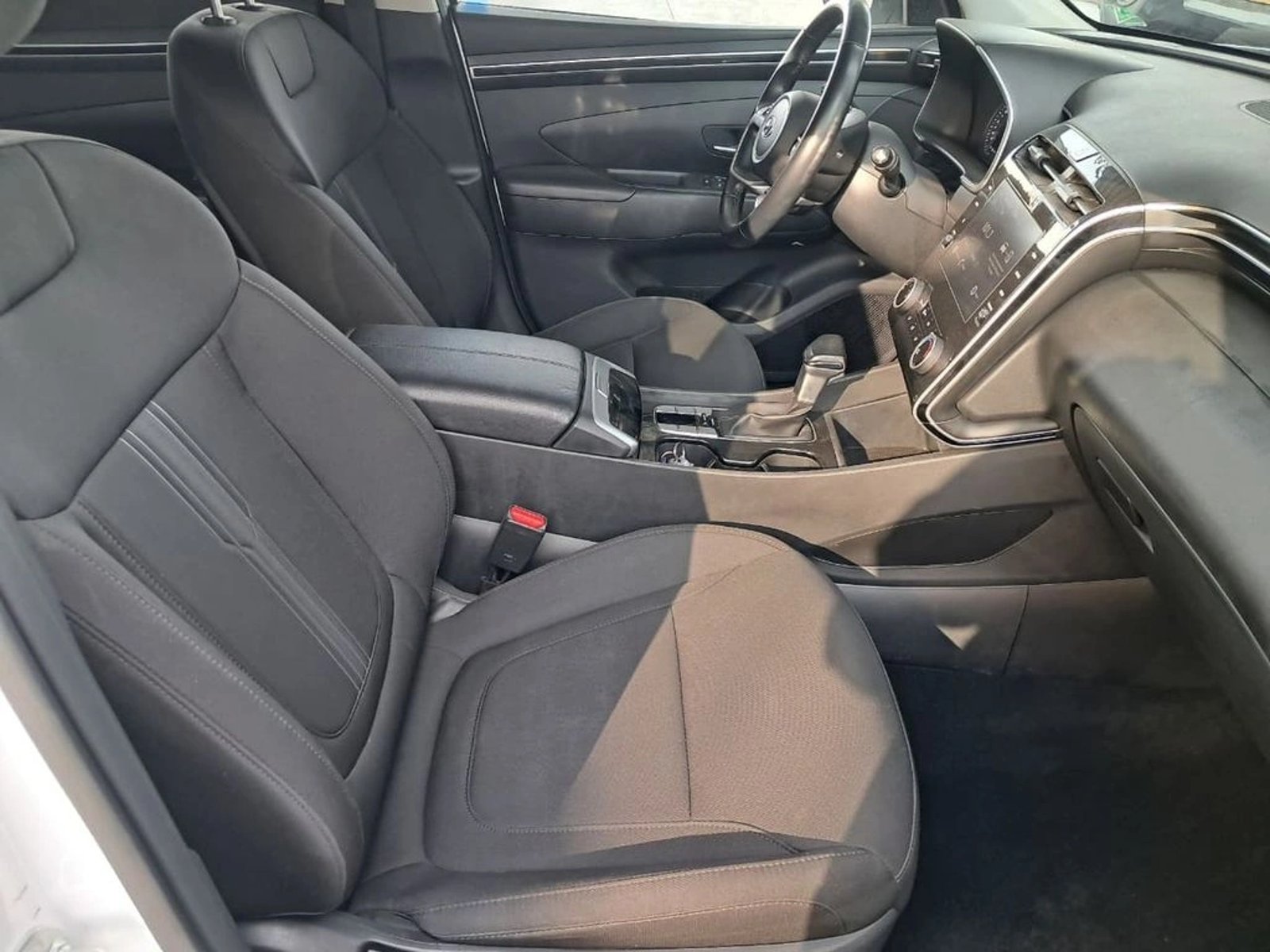HYUNDAI TUCSON 2.0 NX4 PLUS 4X2 AT 2024 - Imagen 17 de 20