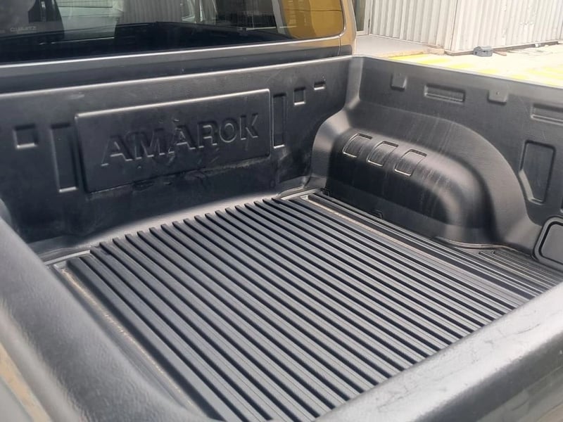 Volkswagen AMAROK TRENDLINE 2.0 4x2 MT 2023 - Imagen 8 de 20