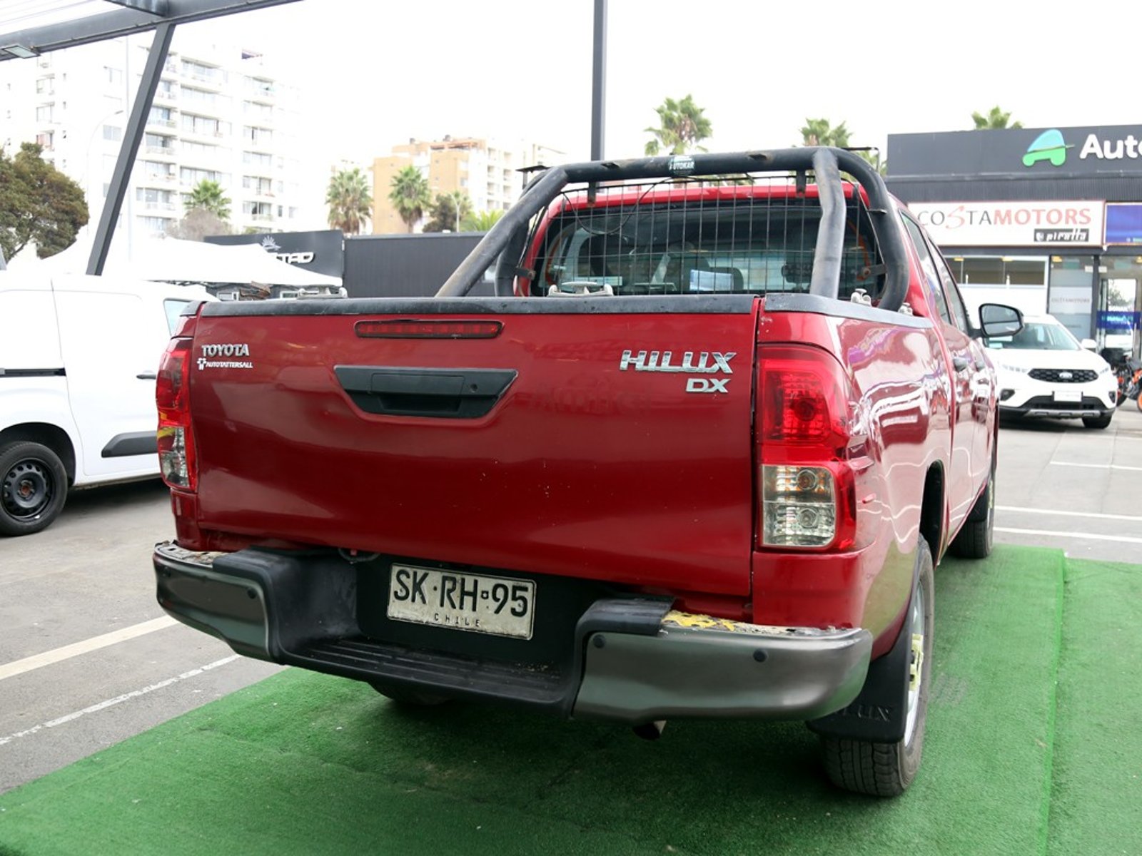 TOYOTA HILUX 2.4 SR 4X2 MT 2023 - Imagen 6 de 20