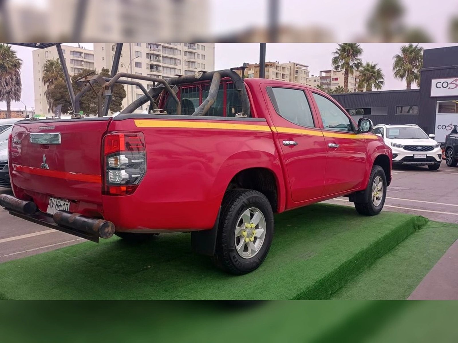 Mitsubishi L200 2.4 KATANA  DOB. CAB. 4X4 MT 4P 2022 - Foto 4 de 12