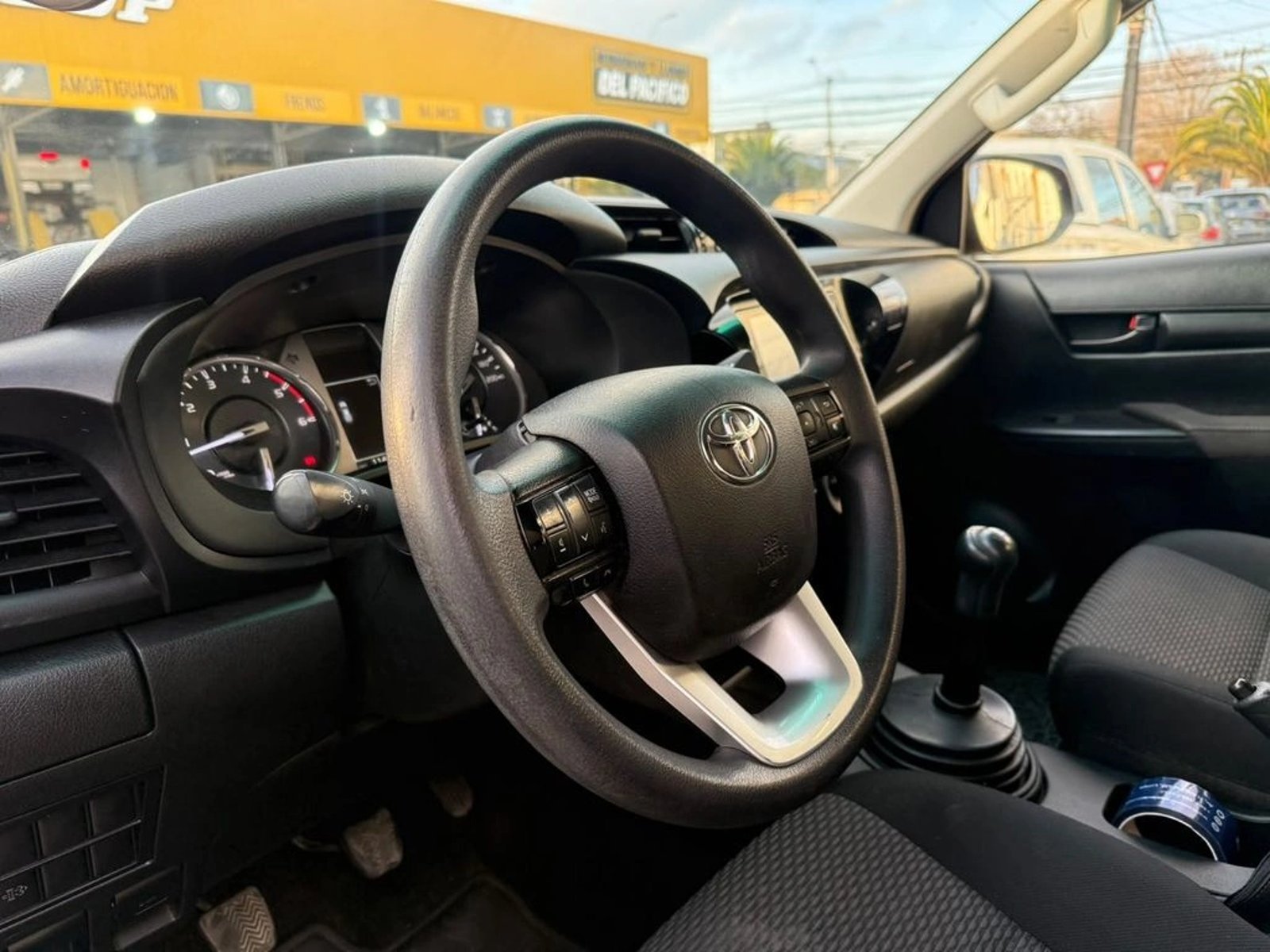 TOYOTA HILUX 2.4 TTS 4X4 MT 2024 - Imagen 8 de 12