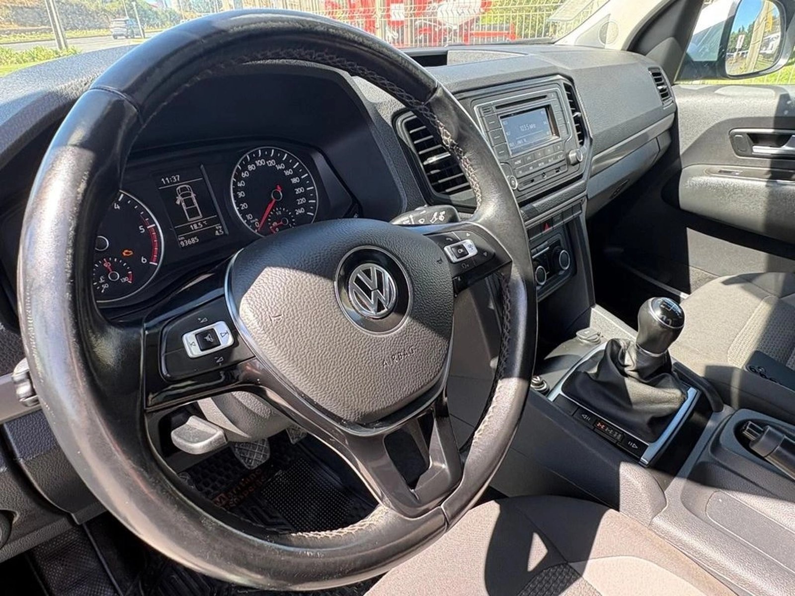 VOLKSWAGEN AMAROK TRENDLINE 4X4 DIESEL 2023 - Imagen 8 de 12