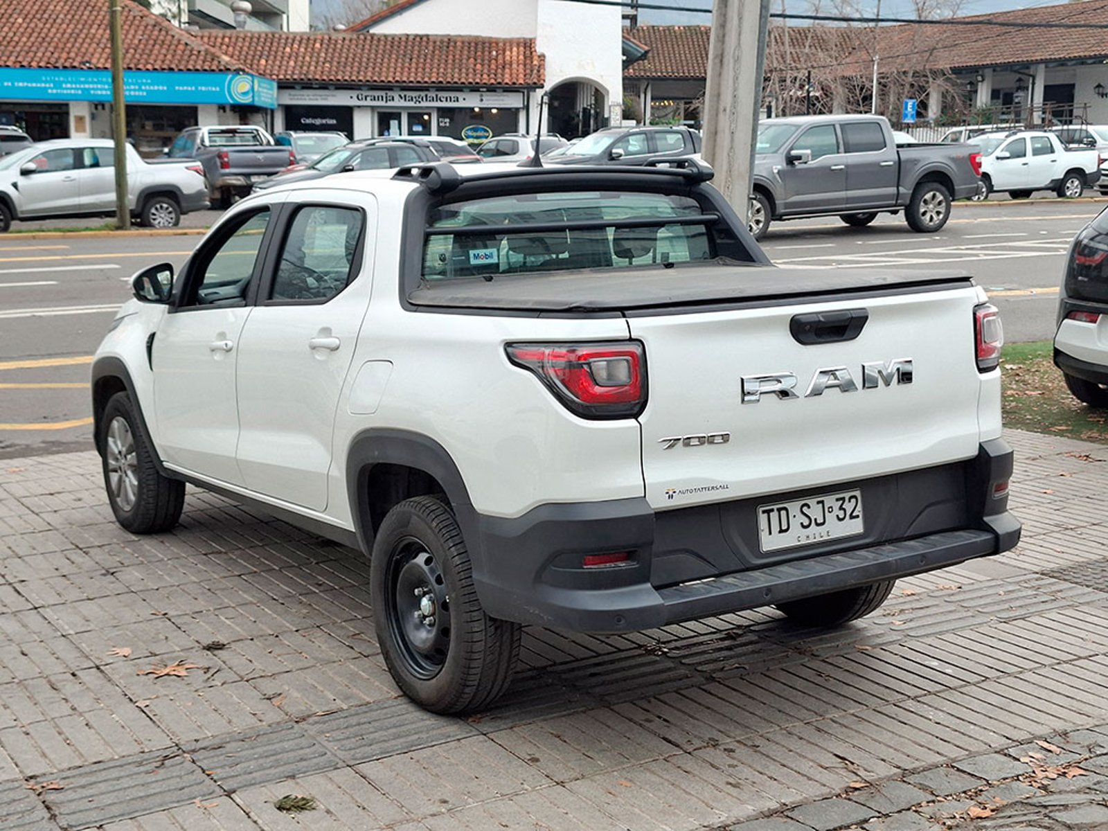 RAM 700 1700 BIGHORN DCAB 1.3 2024 - Imagen 4 de 20
