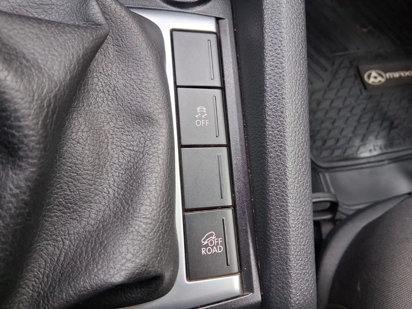 VOLKSWAGEN AMAROK 2.0 TRENDLINE MT 4X4 DIESEL 2022 - Imagen 18 de 20