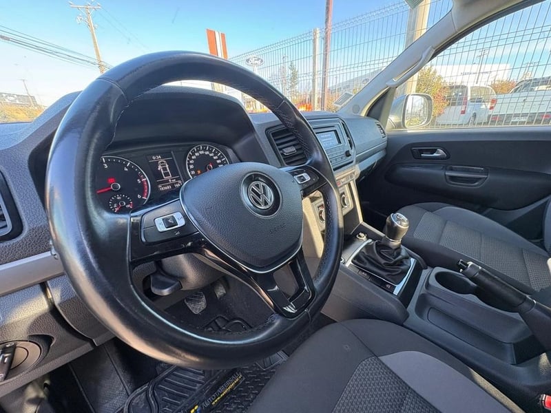 Volkswagen AMAROK TRENDLINE 4X2 MT 2023 - Imagen 8 de 12