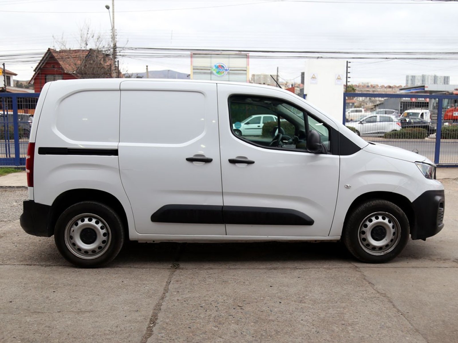 Peugeot PARTNER 1.5 L1 HDI DIESEL 100HP 4X2 MT 5P 2023 - Imagen 4 de 20