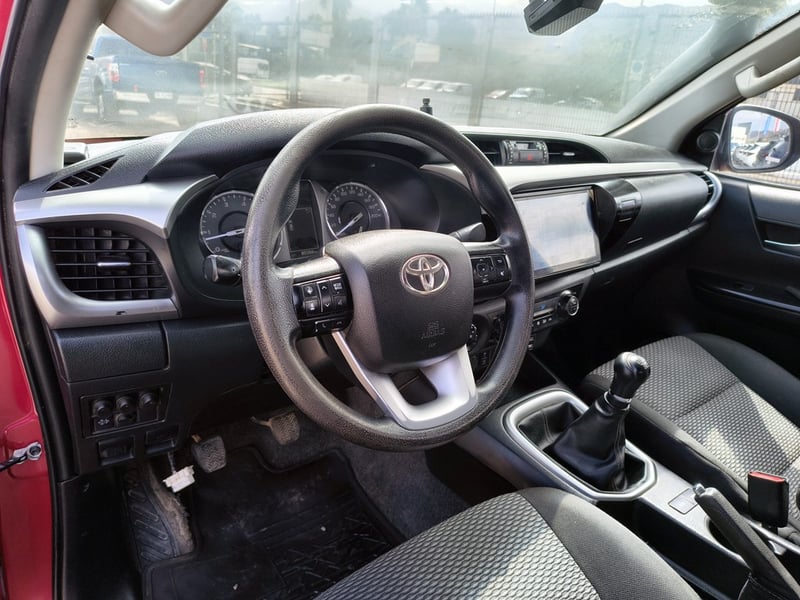 Toyota HILUX 2.8 SR Diesel 4x4 T/M 2023 - Imagen 11 de 20