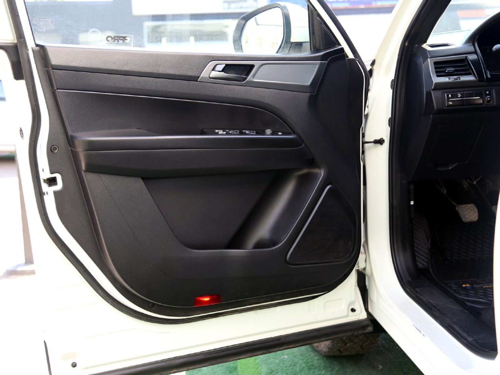 SsangYong MUSSO 2.2 MT 4X4 DIESEL 2023 - Imagen 11 de 20