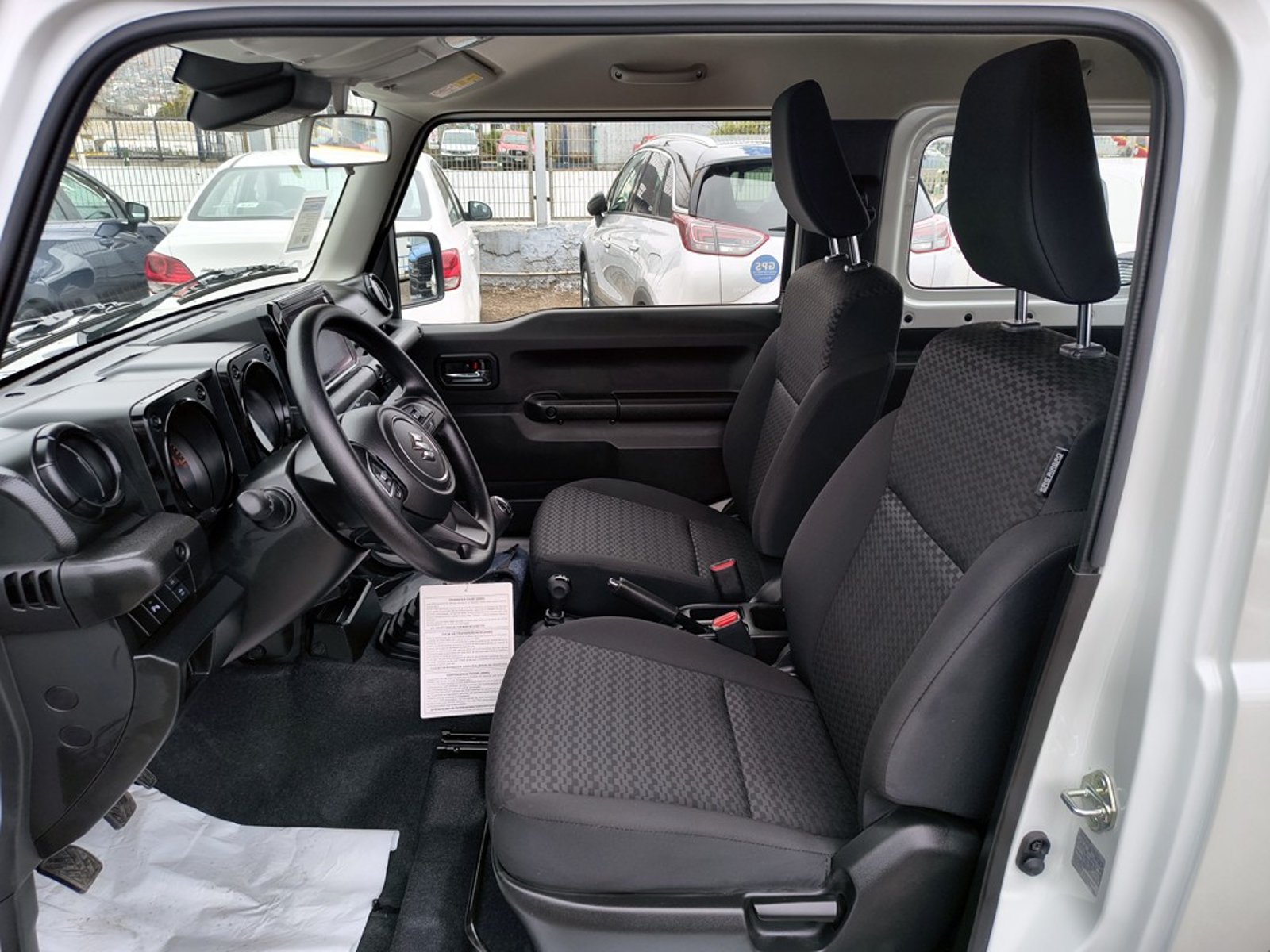 Suzuki JIMNY GL WINCHE MT 4X4 PRECIO+ IVA 2026 - Imagen 9 de 20