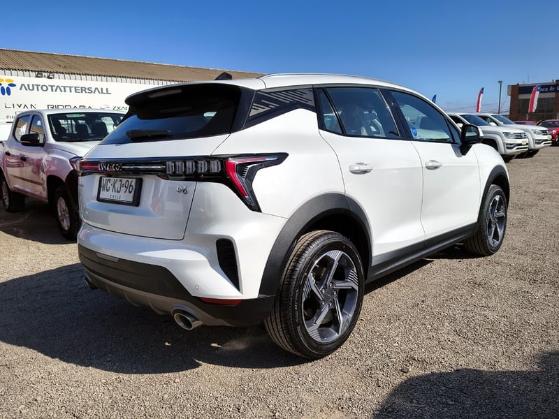 Lynk & Co 06 1.5 Gasolina 4x2 T/A PRO 2027 - Imagen 7 de 20