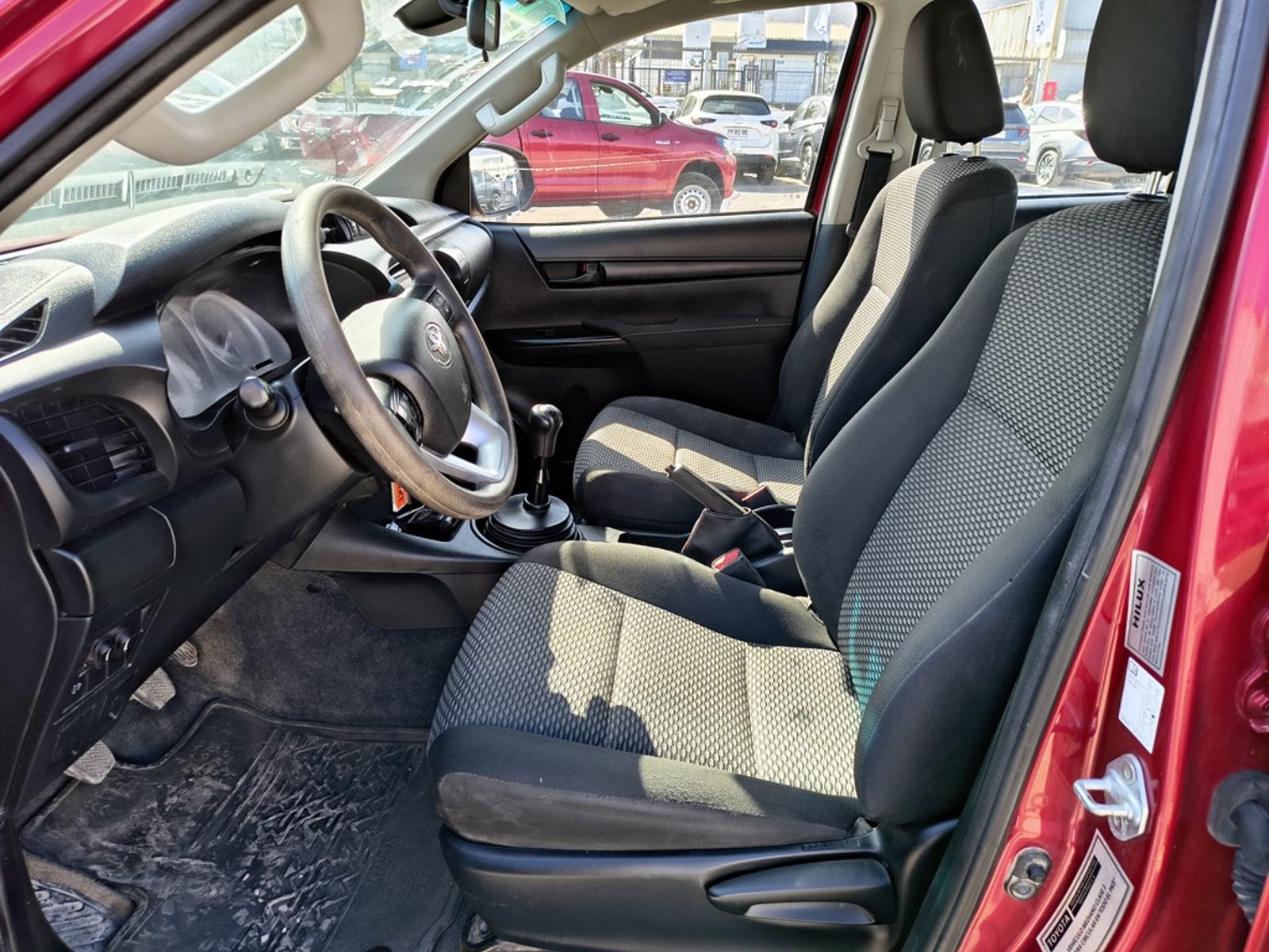 TOYOTA HILUX 2.4 DX 4X2 DIESEL MT 2024 - Imagen 8 de 18