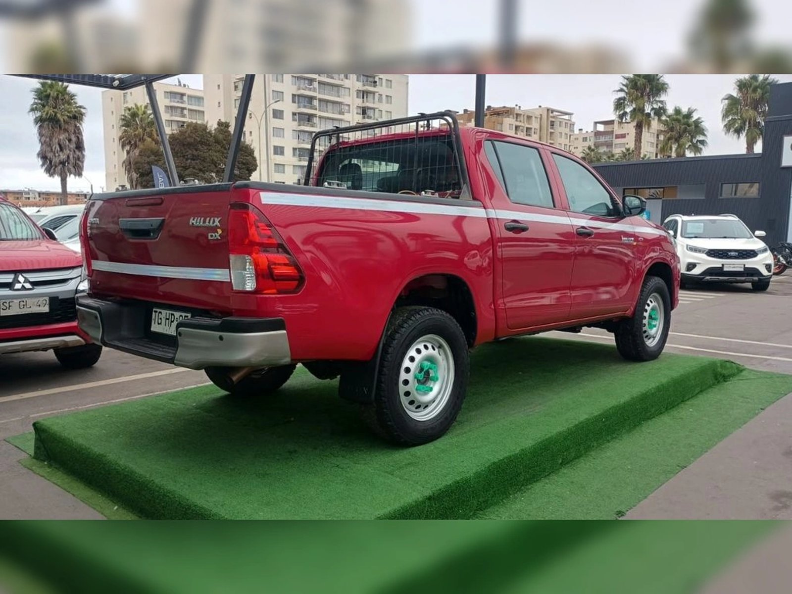 TOYOTA HILUX 2.4 TSS DIESEL 4X2 DOB. CAB. MT 4P 2024 - Imagen 4 de 13