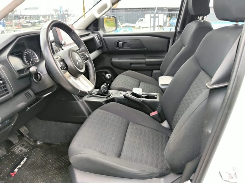 Mitsubishi L200 KATANA XRT 2024 - Imagen 6 de 8