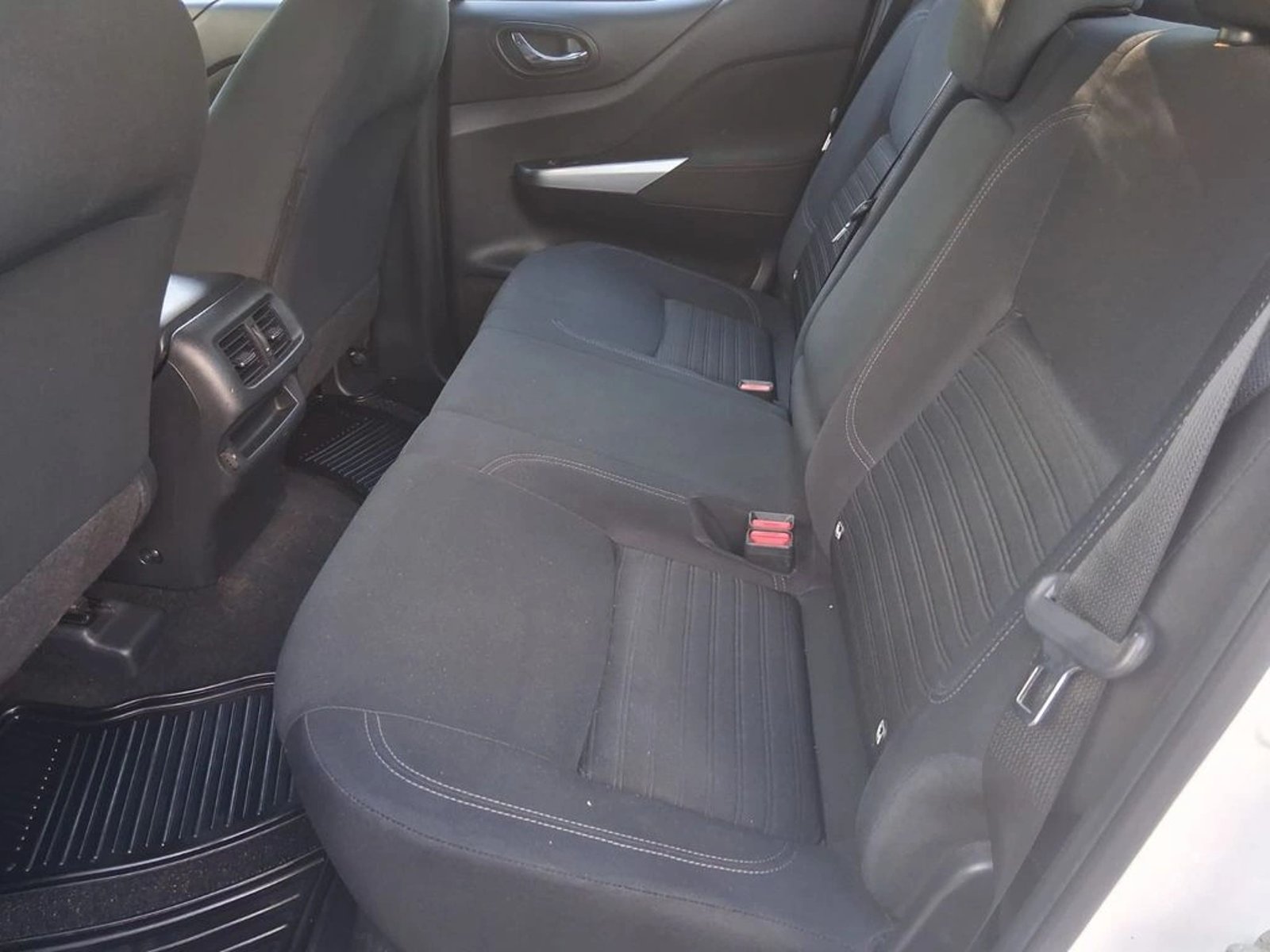 NISSAN NAVARA NAVARA 2.3 DC XE 6MT 2023 - Imagen 7 de 14