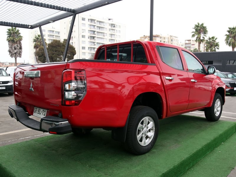 Mitsubishi L200 L200 KATANA 4X2 DIESEL 2023 - Imagen 6 de 19