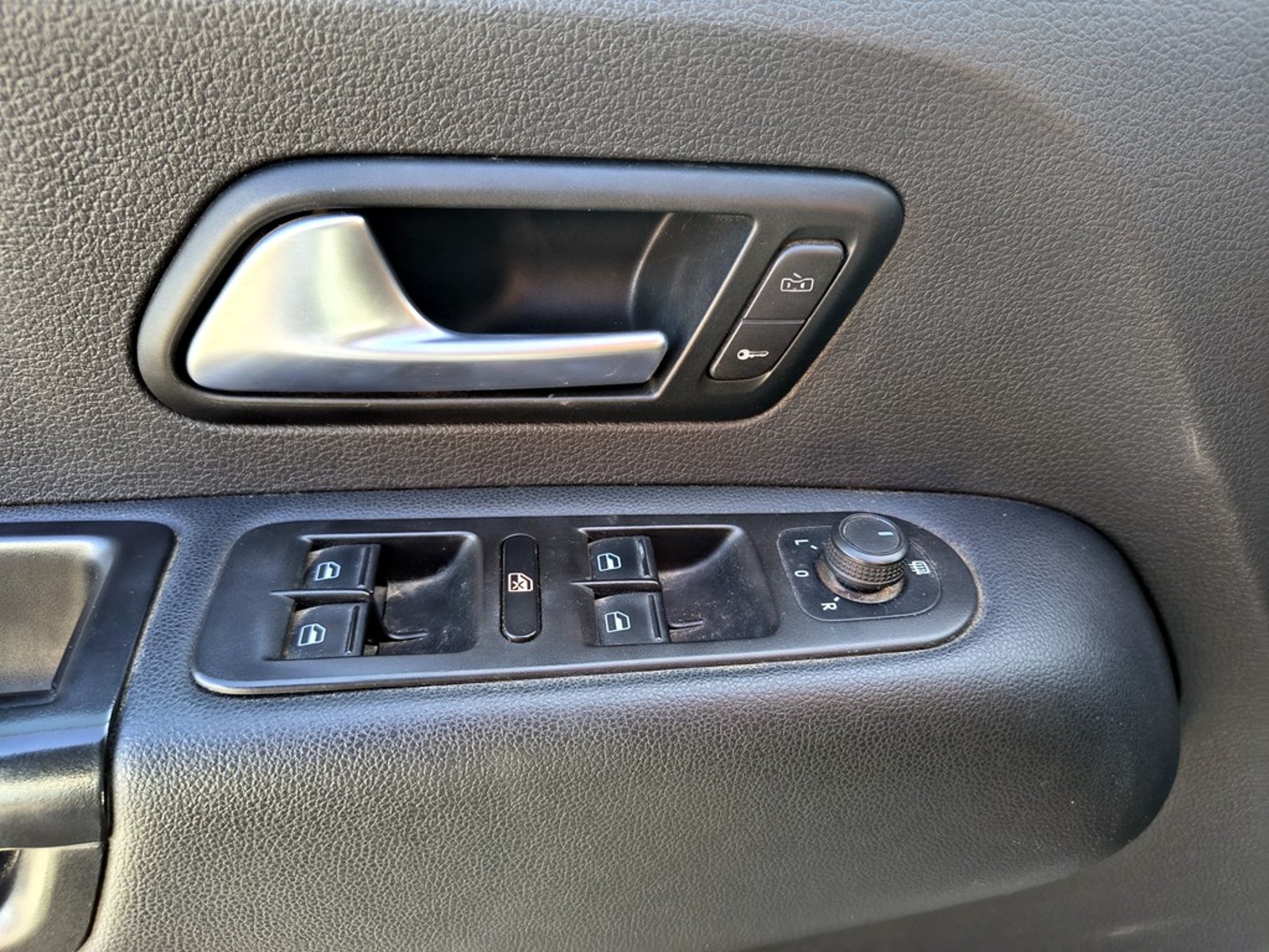 Volkswagen AMAROK AMAROK 2.0 Diesel 4x4 T/M 2023 - Imagen 8 de 20