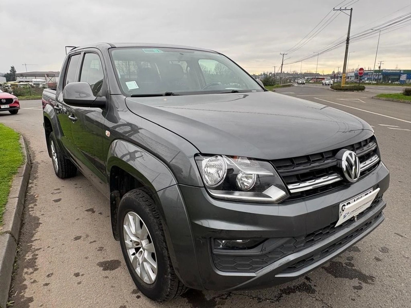 Volkswagen AMAROK TRENDLINE 4X2 MT 2023 - Foto 2 de 12
