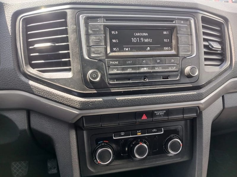 Volkswagen AMAROK 2.0 TRENDLINE 4X4 DIESEL MT 4P 2021 - Imagen 12 de 20