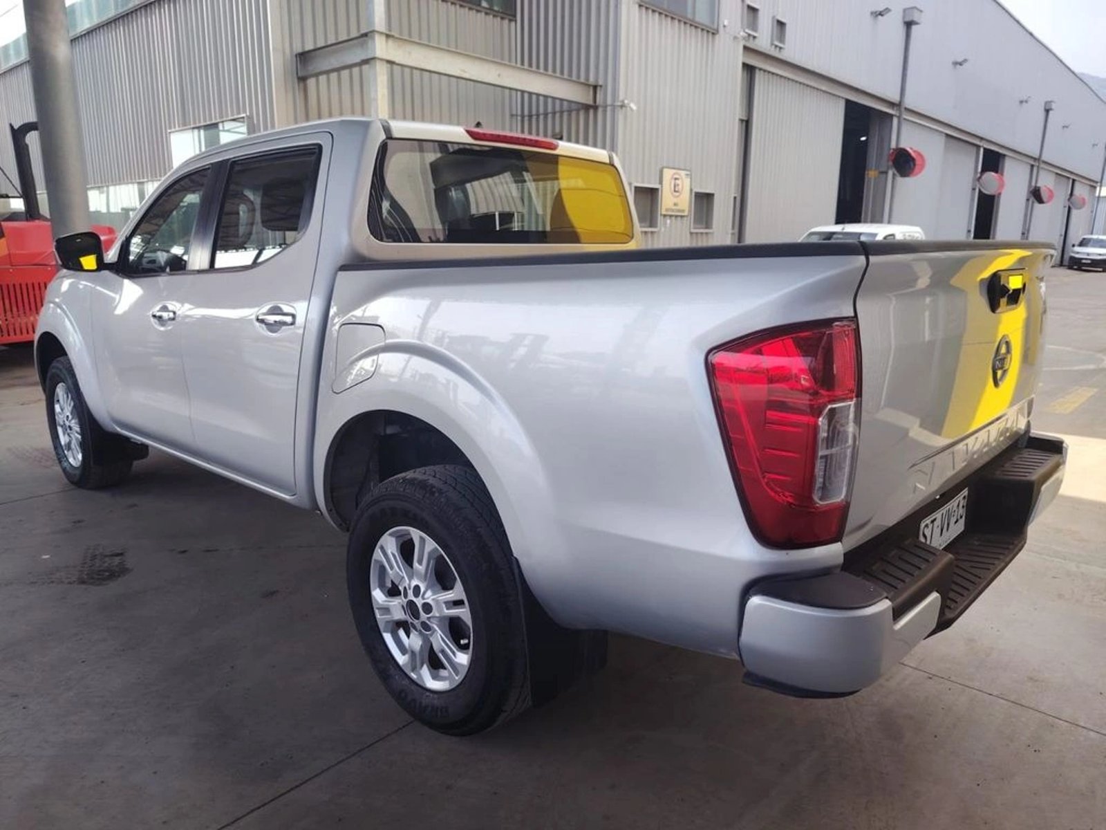Nissan NAVARA NAVARA D CAB 2.3 MT 4X2 2023 - Imagen 7 de 17