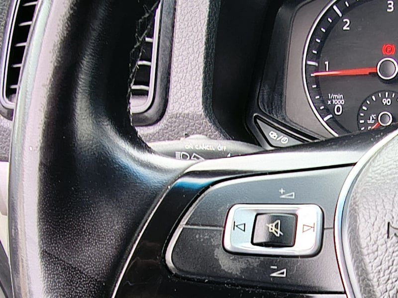 Volkswagen AMAROK 2.0 Diesel 4x2 T/M TRENDLINE 2023 - Imagen 14 de 20