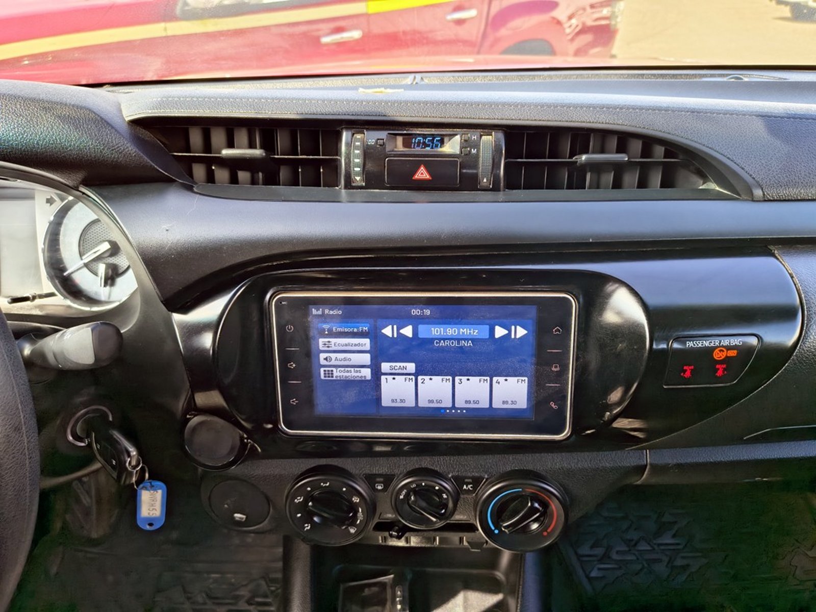 TOYOTA HILUX 2.4 DX 4X2 DIESEL MT 2023 - Imagen 14 de 16