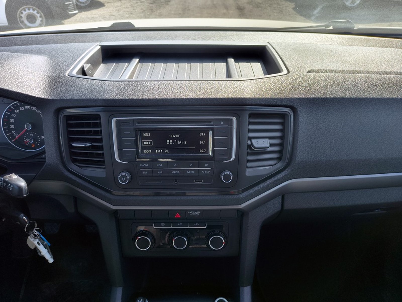 Volkswagen AMAROK AMAROK 2.0 Diesel 4x4 T/M 2023 - Imagen 17 de 20
