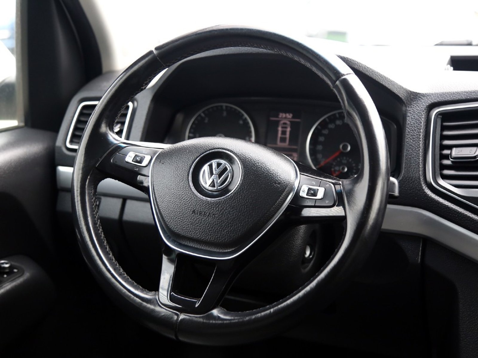 Volkswagen AMAROK HIGHLINE  2.0 AT 4X4 2023 - Imagen 14 de 20