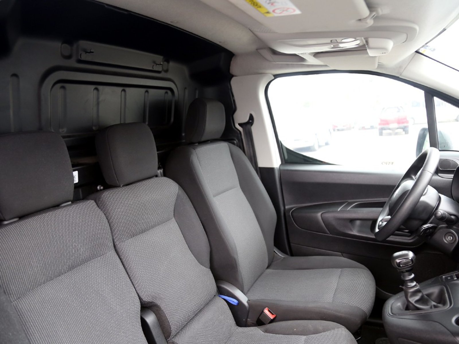 Citroën BERLINGO BLUEHDI 1.5 2024 - Imagen 17 de 20