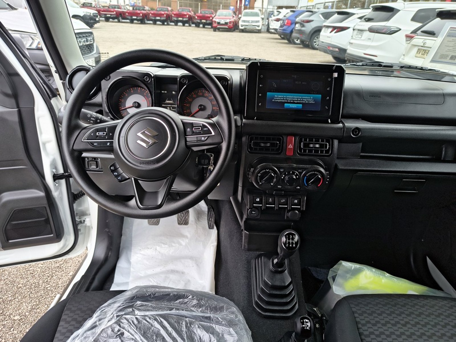 Suzuki JIMNY GL WINCHE MT 4X4 PRECIO+ IVA 2026 - Imagen 18 de 19