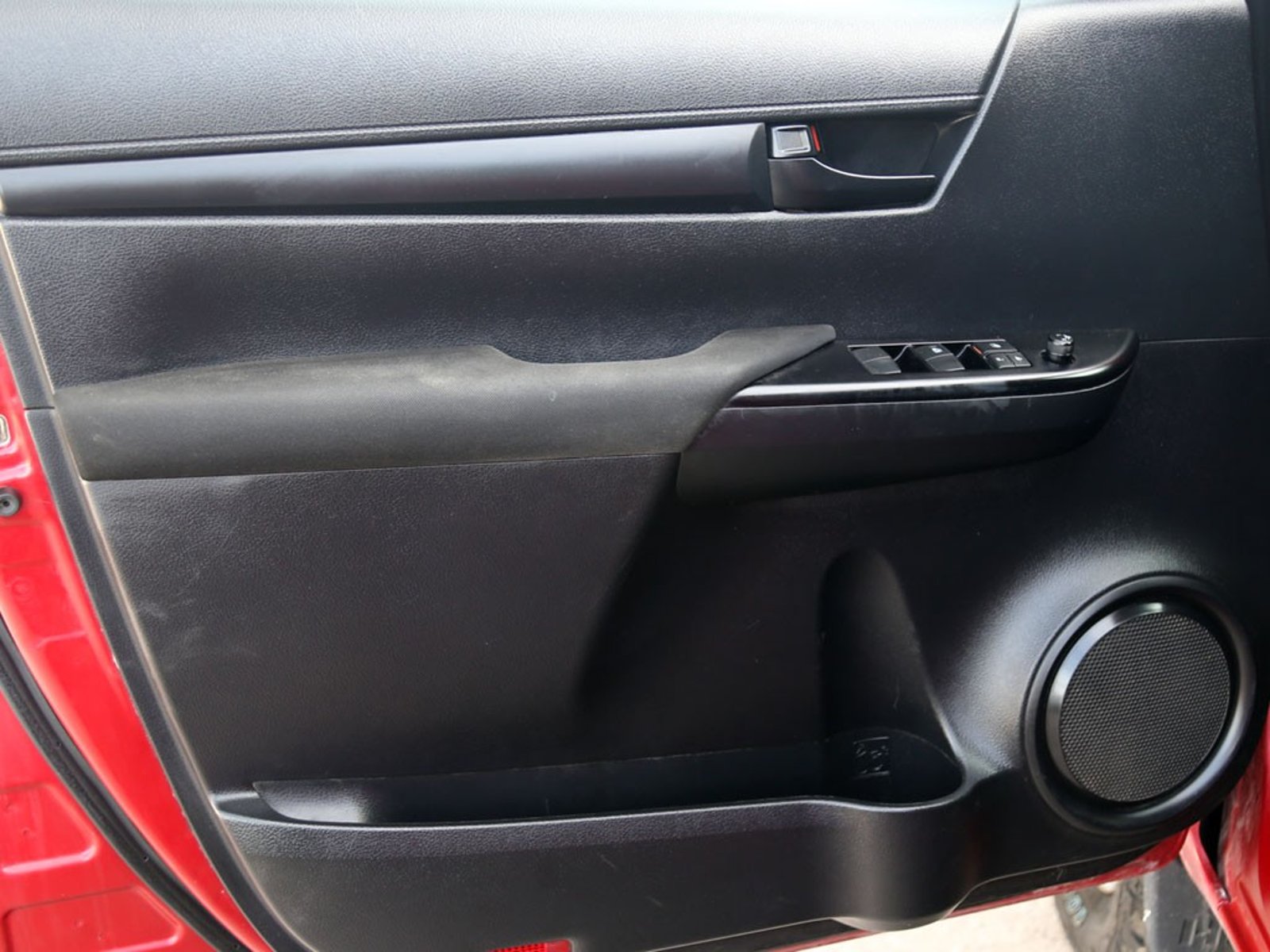 Toyota HILUX DX 4X4 2.4 2023 - Imagen 17 de 20