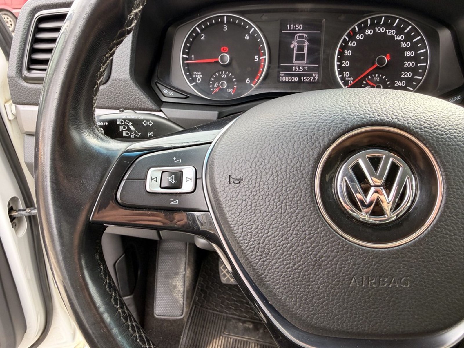 Volkswagen AMAROK 2.0 TRENDLINE 4X4 MT 2023 - Imagen 18 de 20