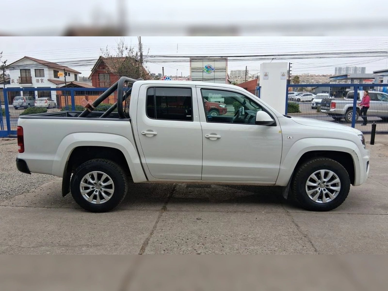 VOLKSWAGEN AMAROK 2.0 TRENDLINE DIESEL 4MOTION 4X4 DOB. CAB. MT 4P 2023 - Foto 4 de 19