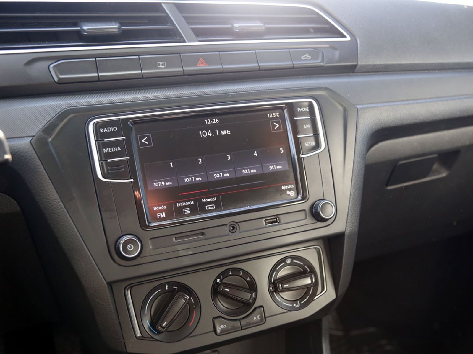 VOLKSWAGEN SAVEIRO 1.6 DC MT 2021 - Imagen 19 de 20