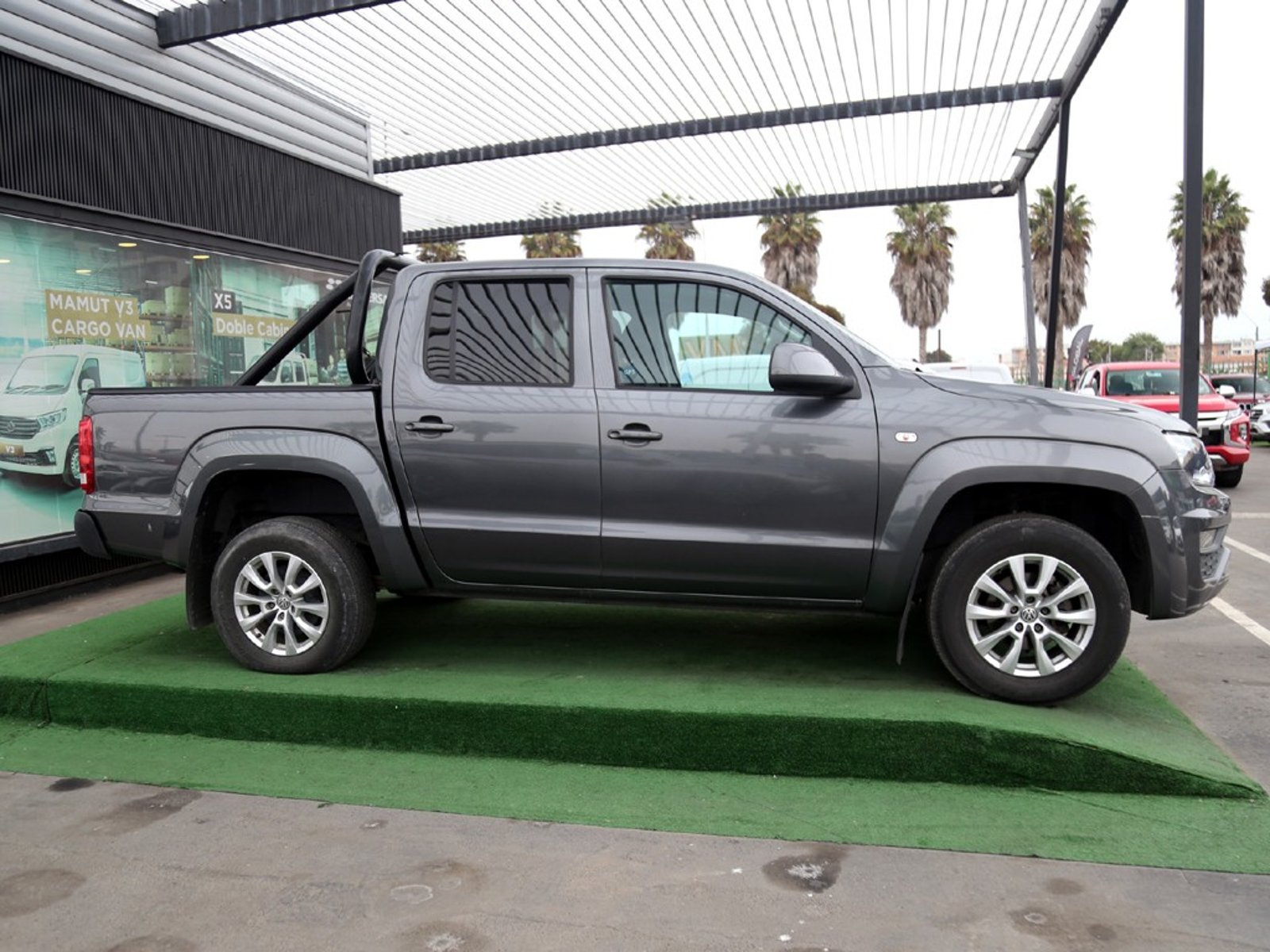 VOLKSWAGEN AMAROK TRENDLINE 4X2 2.0 MT 2023 - Imagen 4 de 20