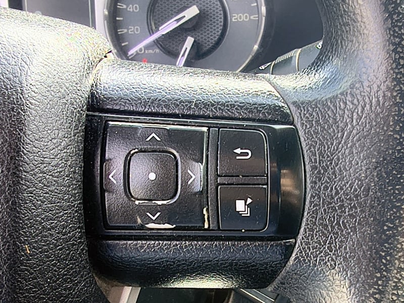 Toyota HILUX 2.8 SR Diesel 4x4 T/M 2023 - Imagen 15 de 20