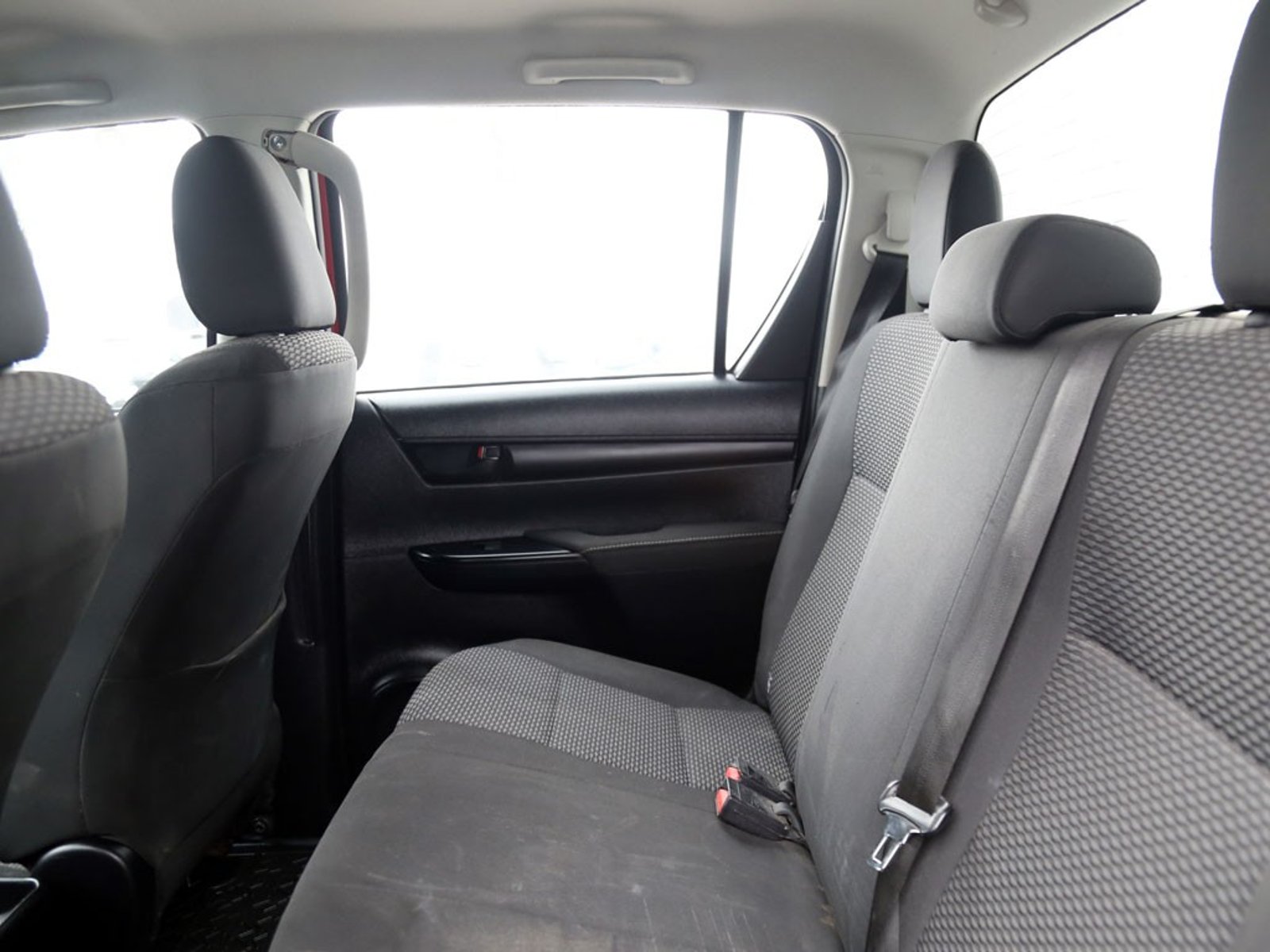 TOYOTA HILUX 2.4 TSS MT 4X2 DIESEL 2024 - Imagen 16 de 17