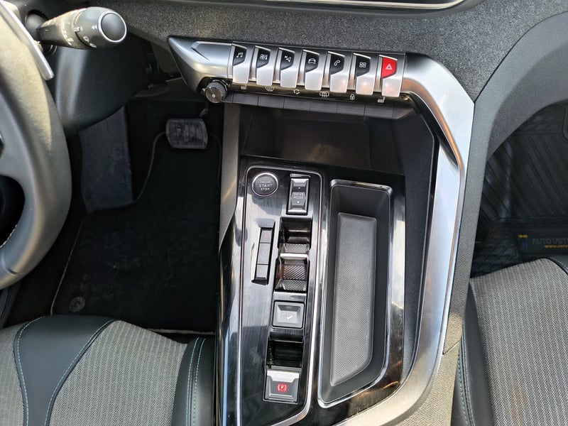 Peugeot 5008 1.6 ALLURE PACK 2024 - Imagen 19 de 20