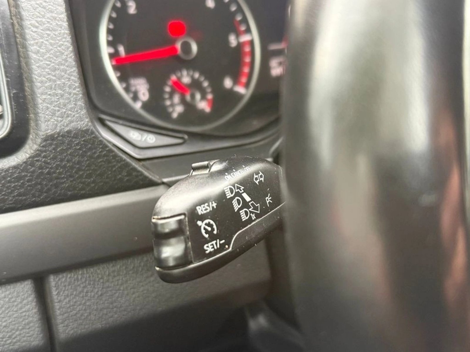 VOLKSWAGEN AMAROK 2.0 TRENDLINE 4X2 MT 2023 - Imagen 18 de 18