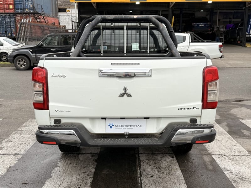 Mitsubishi L200 2.4 KATANA CR 2023 - Imagen 7 de 20