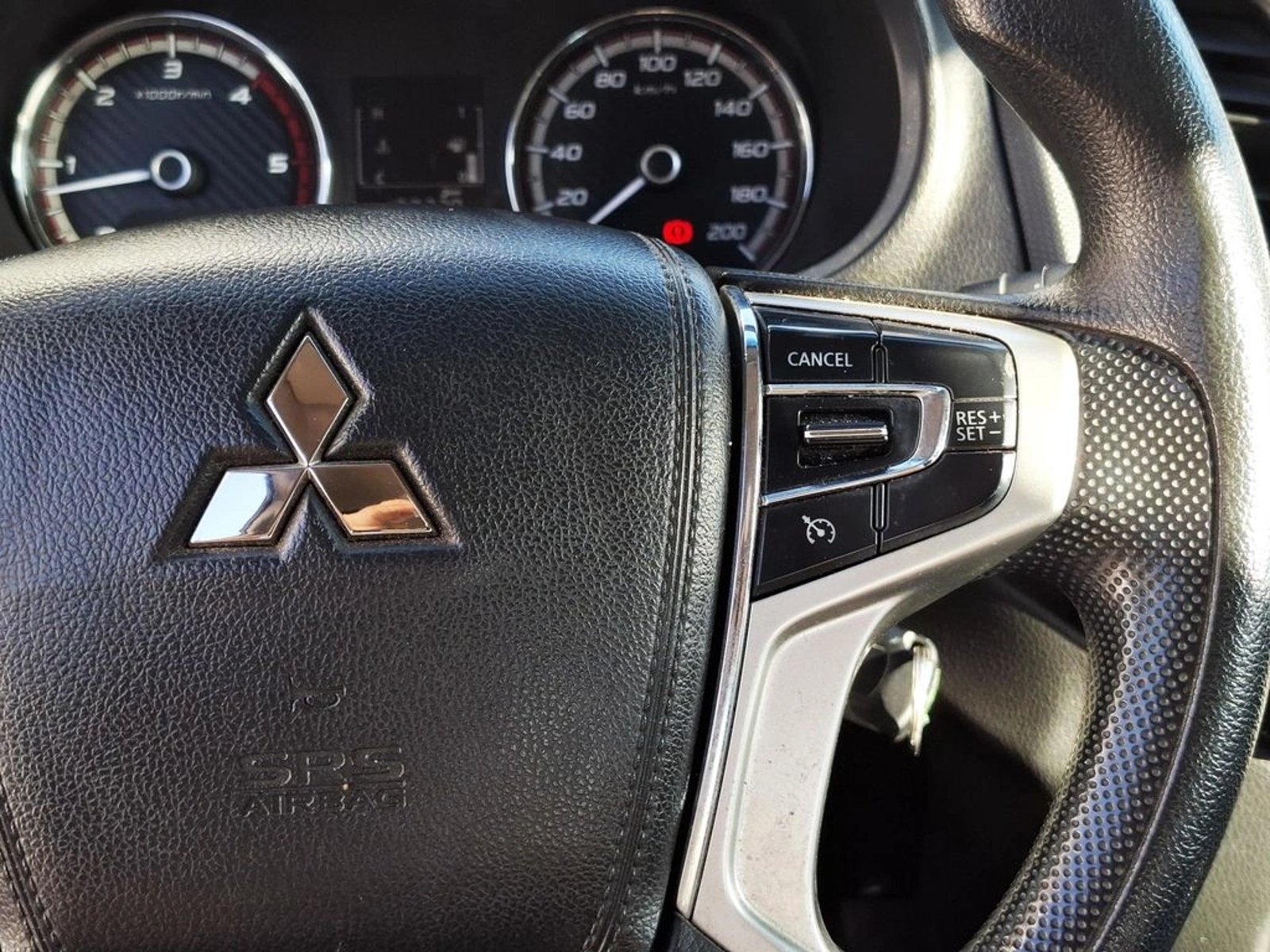 MITSUBISHI L200 2.4 2023 - Imagen 17 de 20