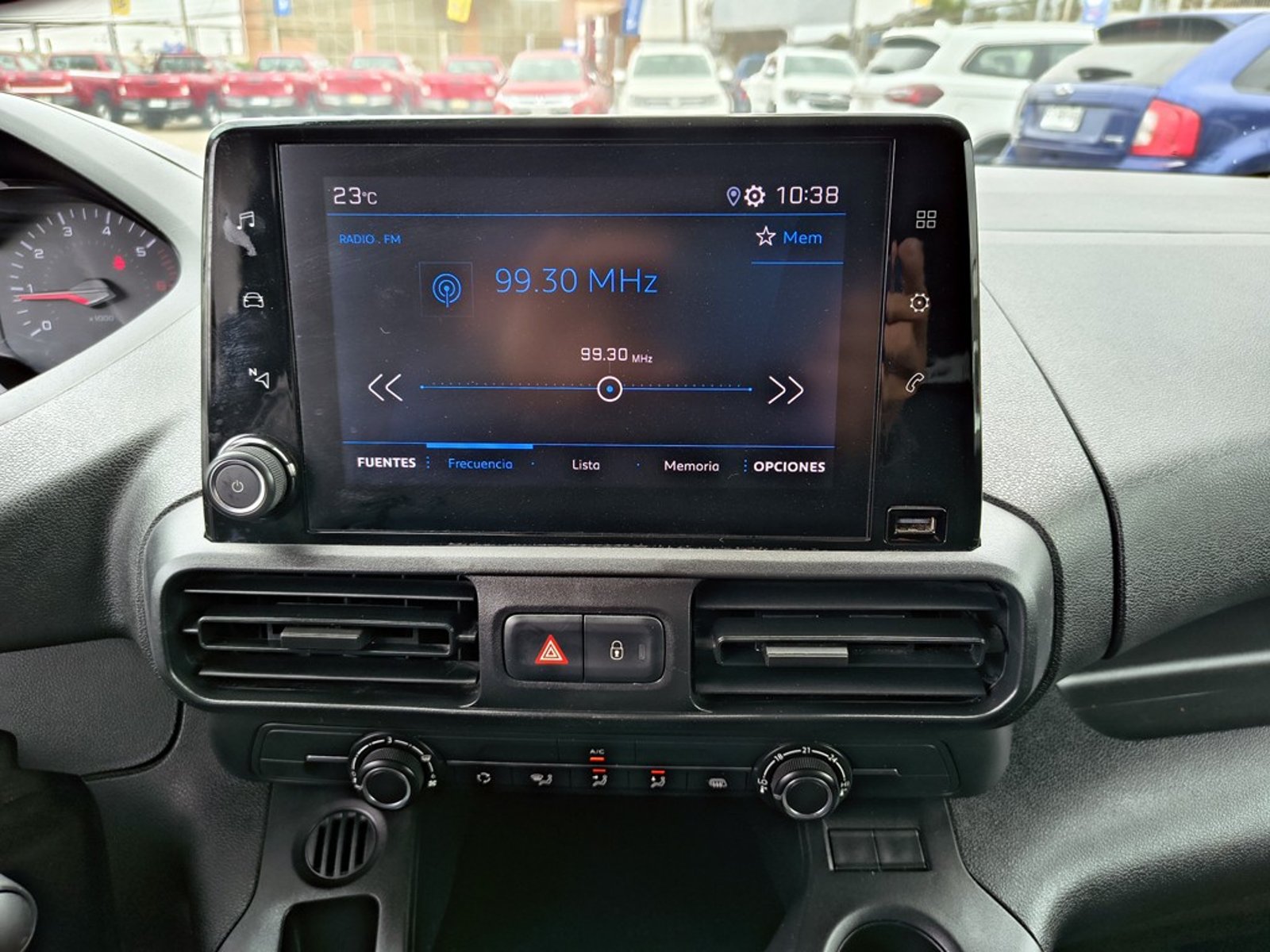 Peugeot PARTNER L1 1.5 Diesel 4X2 T/M 2024 - Imagen 13 de 16