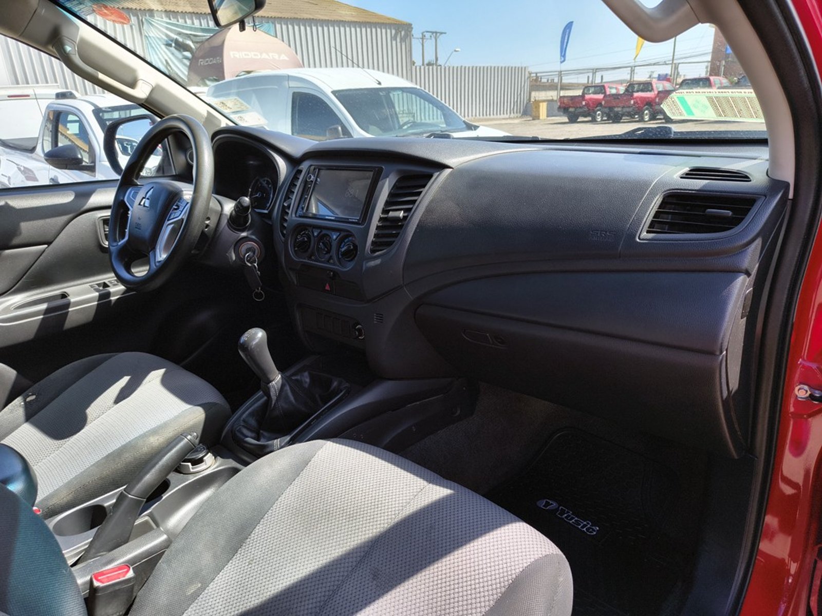 Mitsubishi L200 KATANA 2.4 Diesel 4x2 T/M 2022 - Imagen 18 de 20