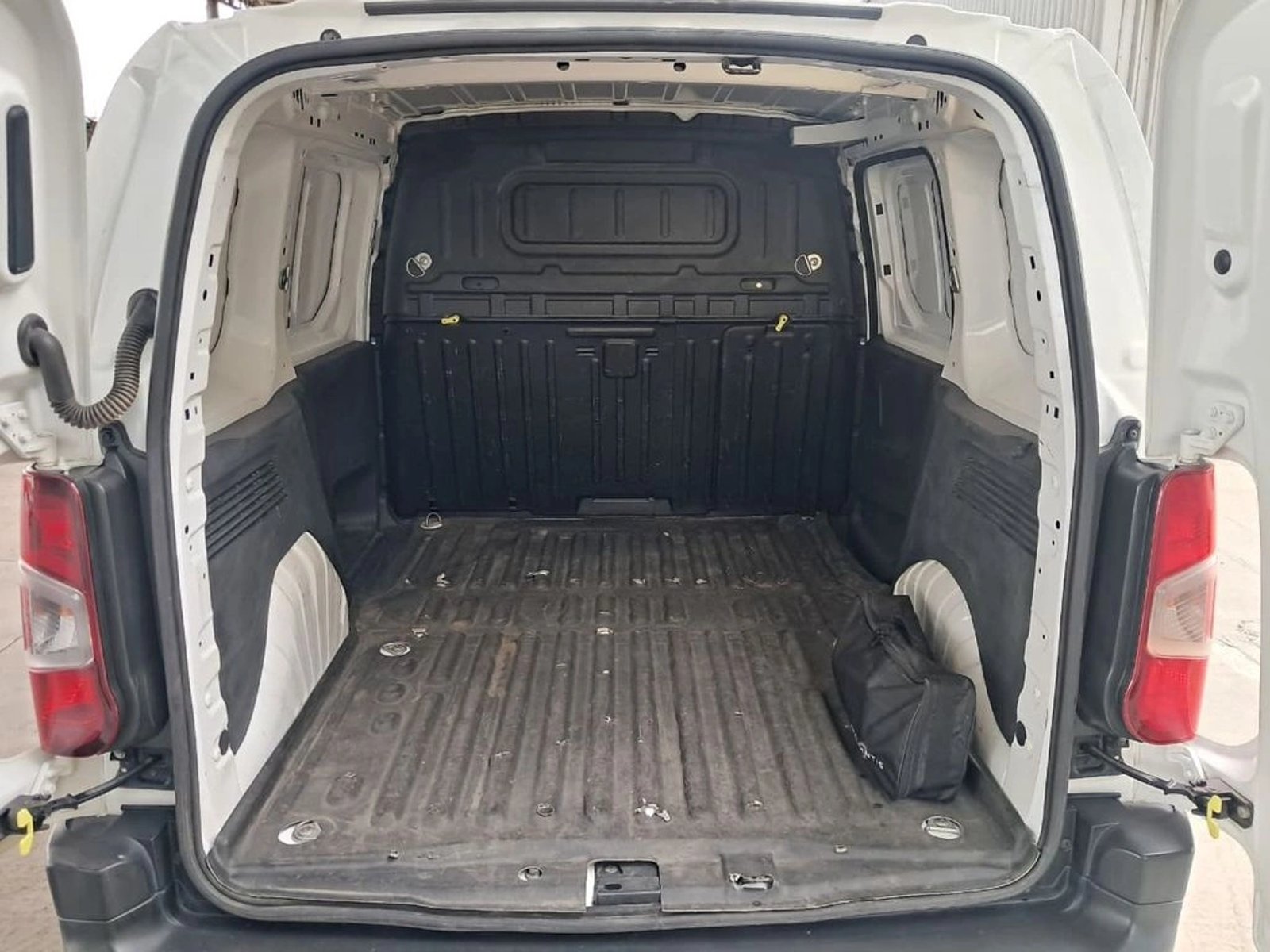 Peugeot PARTNER L1 1.6 HDI 4X2 MT 2022 - Imagen 11 de 20