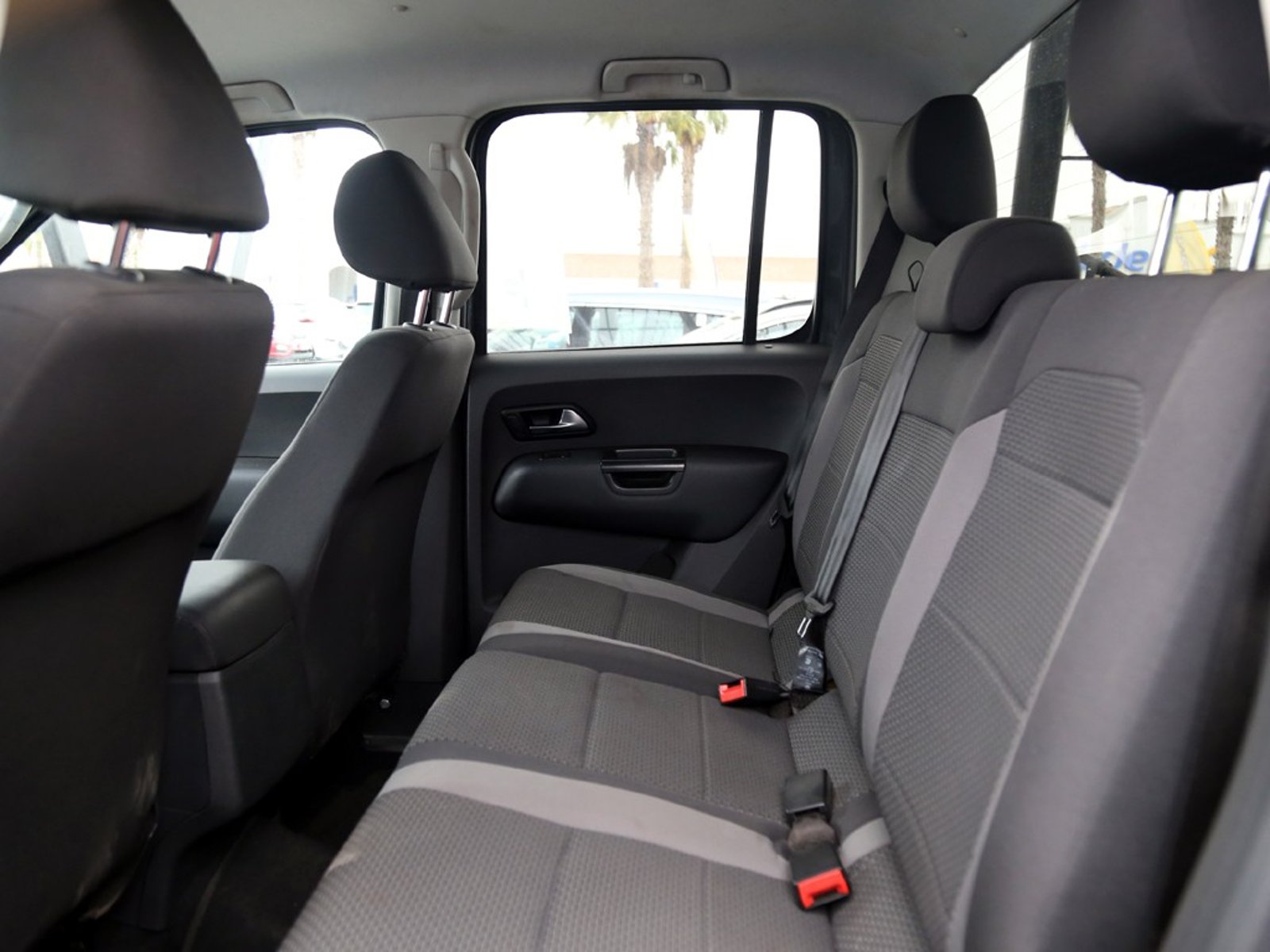 VOLKSWAGEN AMAROK TRENDLINE 4X2 2.0 MT 2023 - Imagen 14 de 20