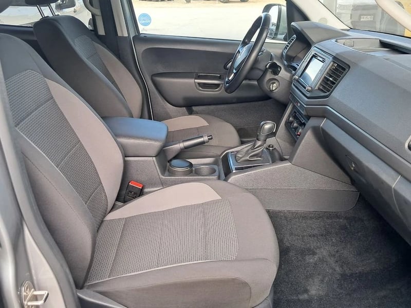 Volkswagen AMAROK COMFORTLINE 2.0 AT 4X4 2023 - Imagen 17 de 20