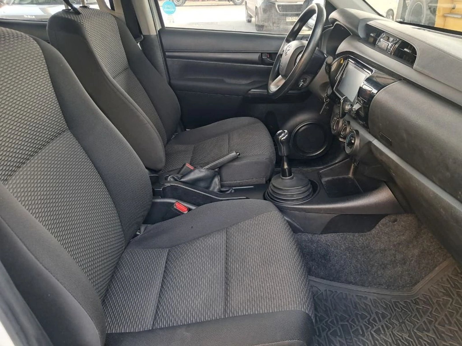 TOYOTA HILUX DX 2.4 4X2 2022 - Imagen 14 de 20