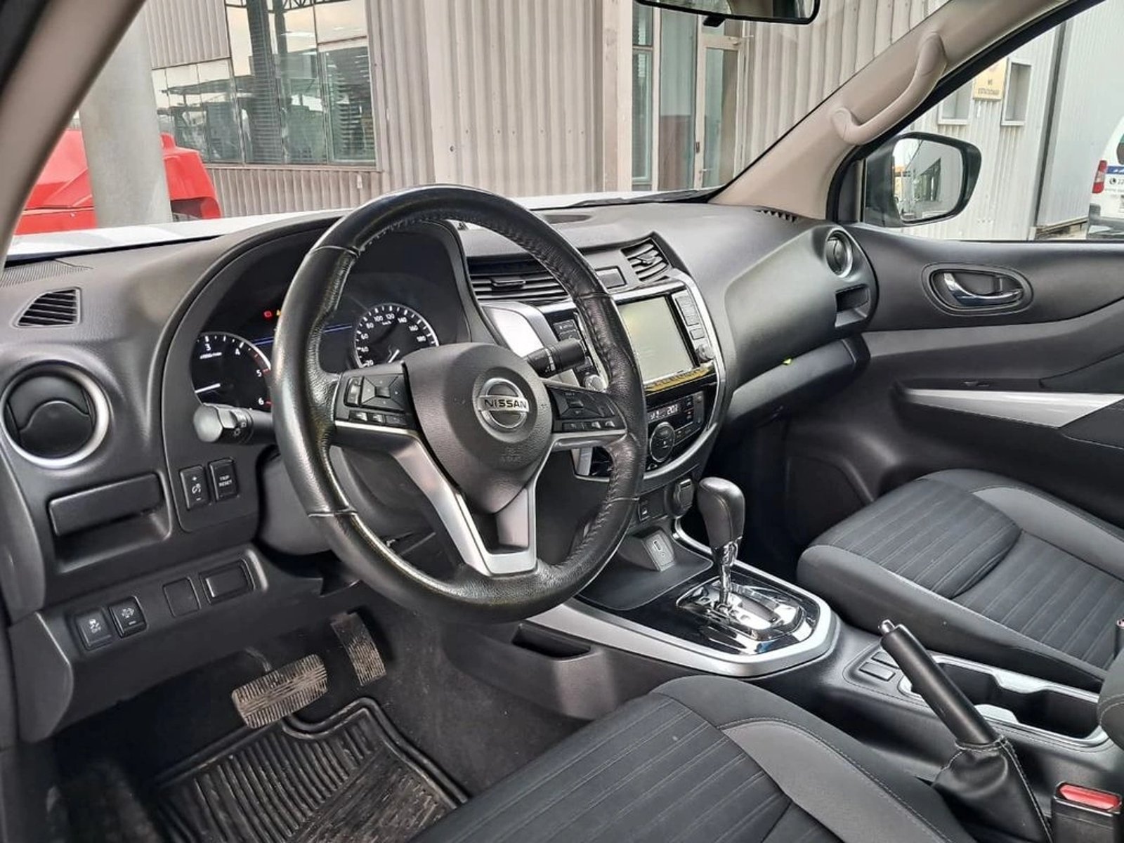 Nissan NAVARA 2.3 XE DC AT 4X4 2022 - Imagen 13 de 20