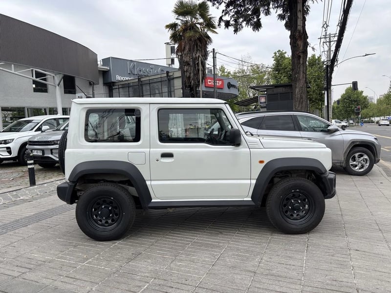 Suzuki JIMNY 1.5 GL WINCHE MT 4X4 2025 - Imagen 8 de 20