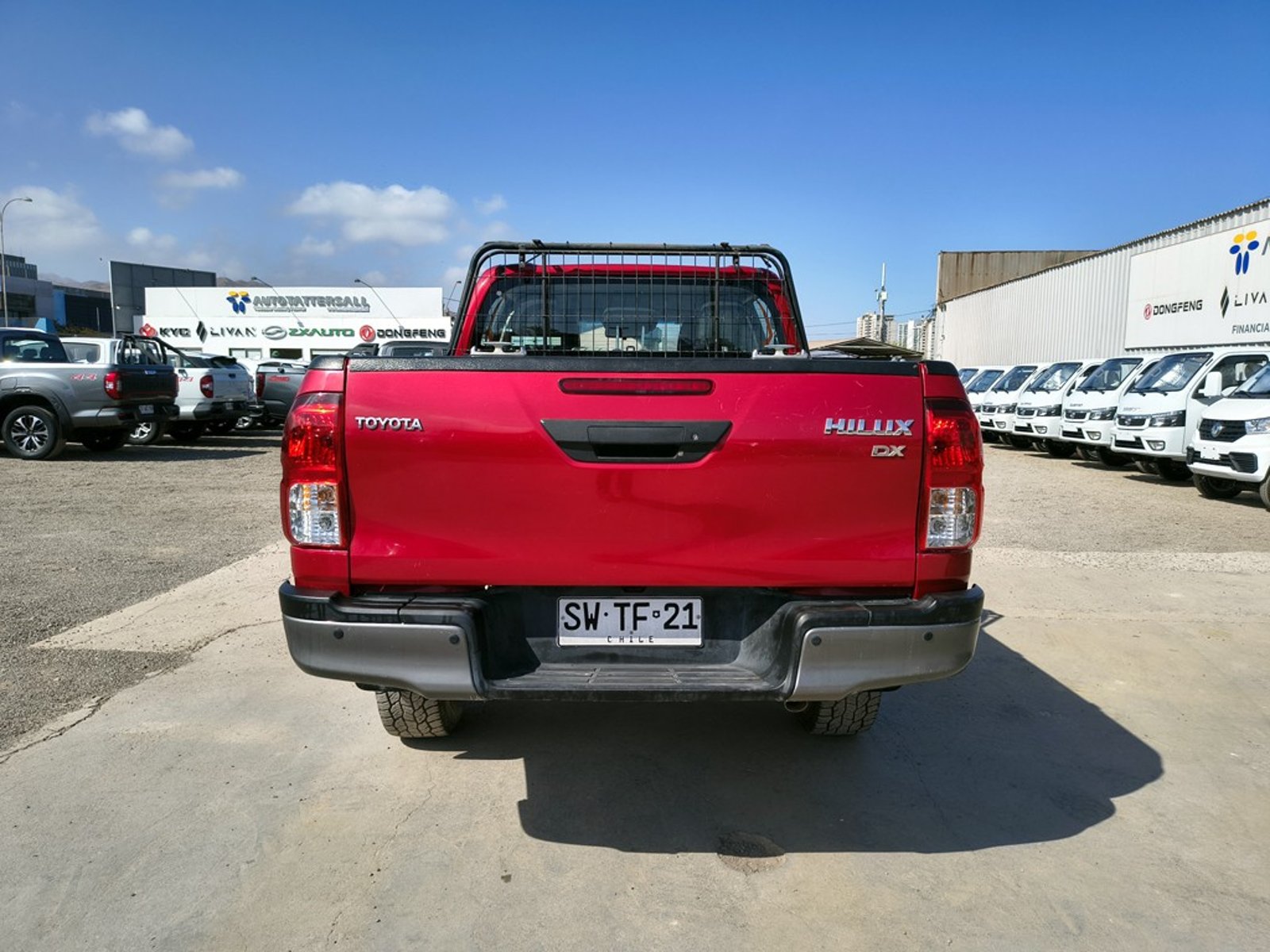 TOYOTA HILUX 2.4 DX 4X2 DIESEL MT 2023 - Imagen 6 de 19
